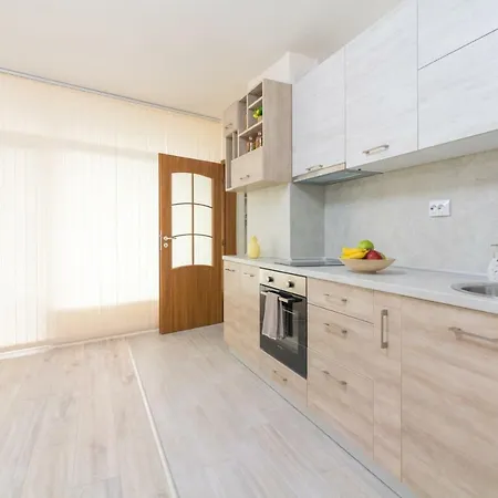 Domus Grand With Parking דירה