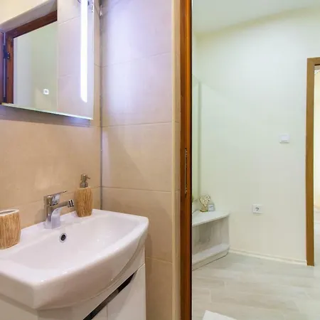 Domus Grand Apartment *