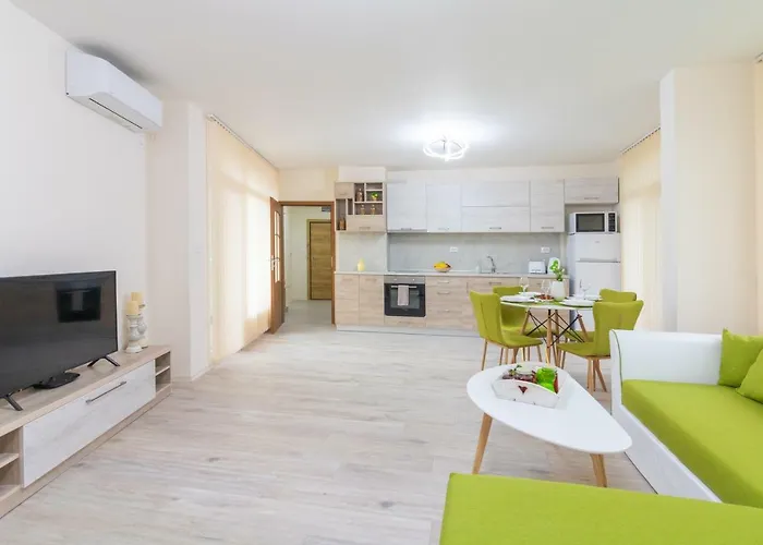 Domus Grand With Parking Apartment *