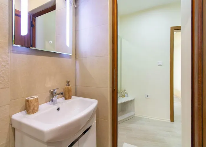 Domus Grand With Parking Apartment *