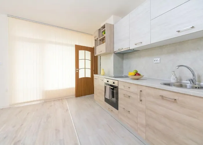 Domus Grand With Parking Apartment